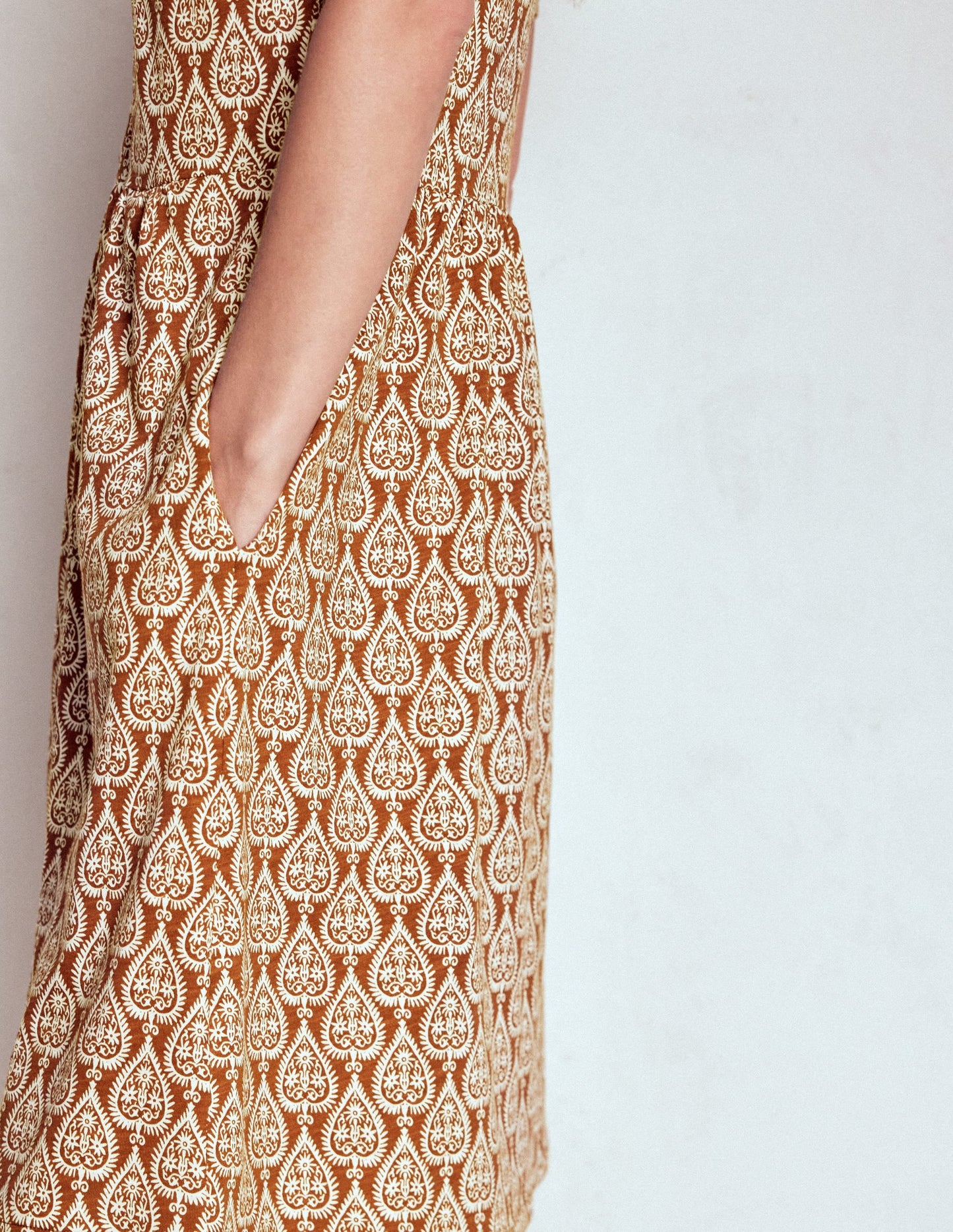Naomi Short Sleeve Dress-Cognac, Ornate Geo
